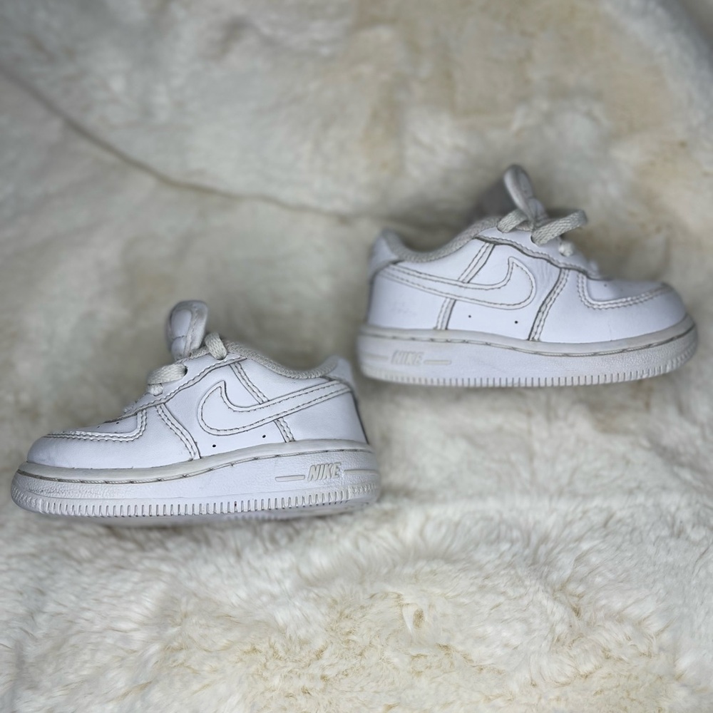 Nike Airforce 1’s Triple white size 5c